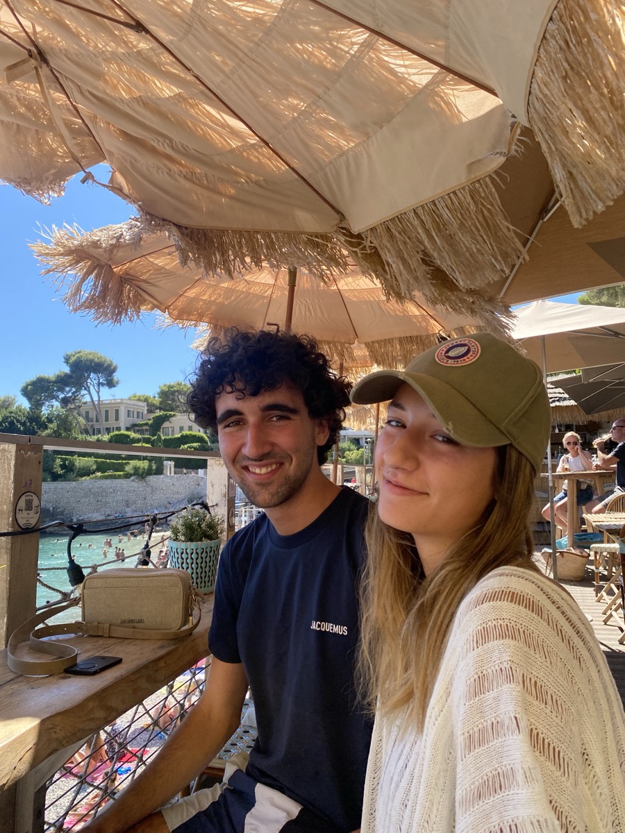 Ambre et Jules en terrasse